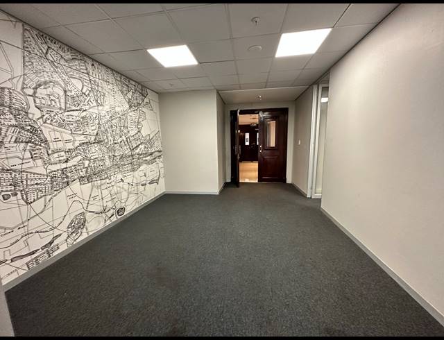 1,037M² OFFICE TO LET IN ROSEBANK
